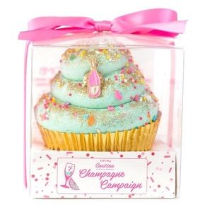 Cupcake Bath Bomb with Sugar Scrub Icing